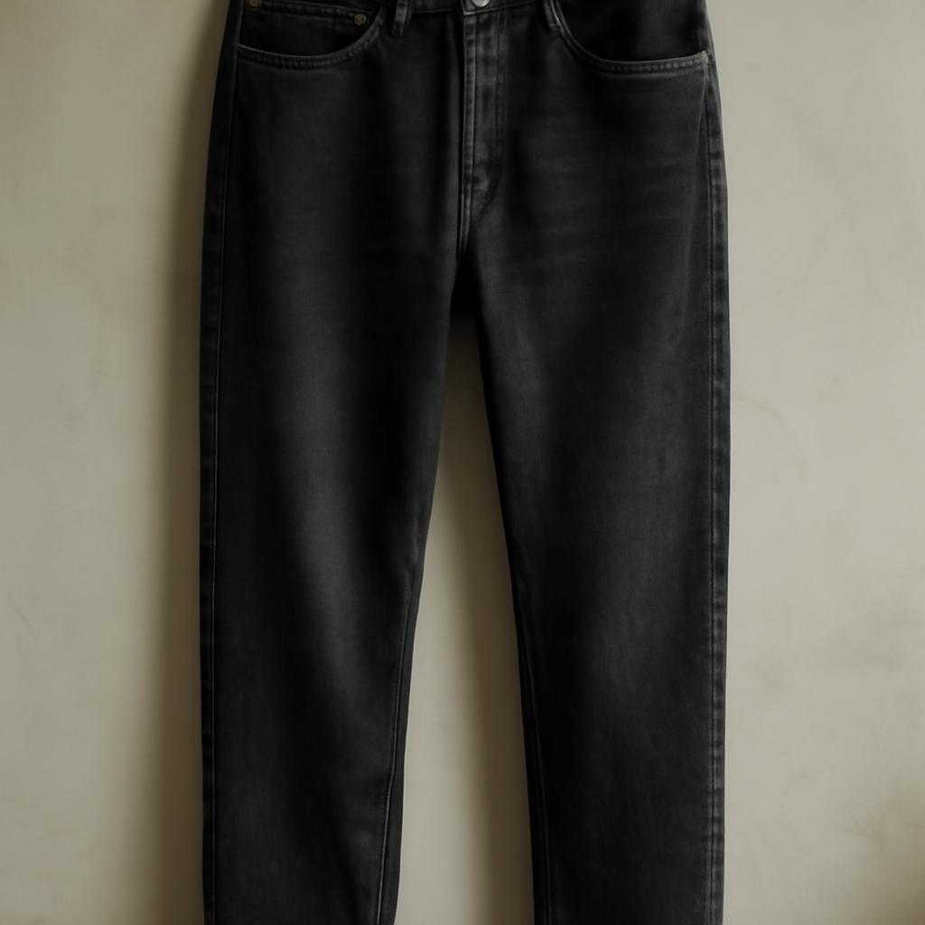 чёрные джинсы